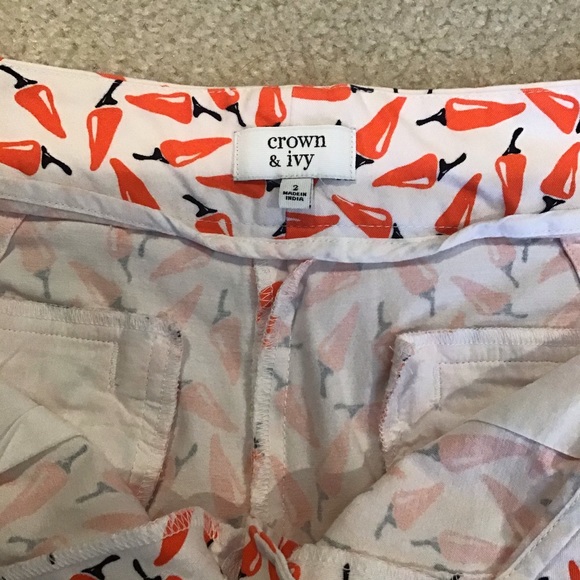 Crown and Ivy Scallop hemmed printed shorts size 2 - Picture 3 of 4